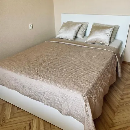 Two Bedroom Hill Apartment *